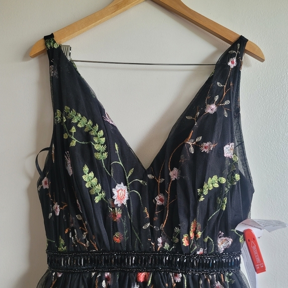 NWT - IEENA for Mac Duggal,  V-Neck Embroidered‎ Floral Midi Dress, Size 6 -$598 - Picture 9 of 12